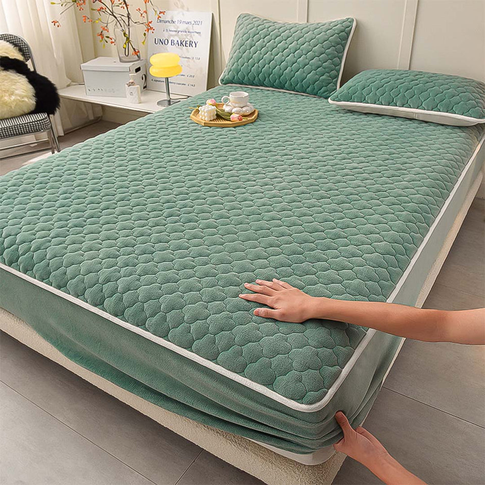 SOGA 2X Green 183cm Wide Mattress Cover Thick Quilted Fleece Stretchable Clover Design Bed Spread Sheet Protector with Pillow Covers