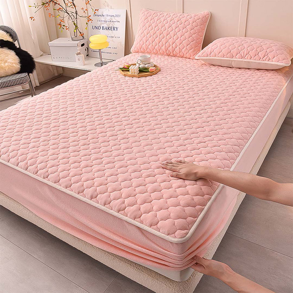 SOGA Pink 183cm Wide Mattress Cover Thick Quilted Fleece Stretchable Clover Design Bed Spread Sheet Protector with Pillow Covers