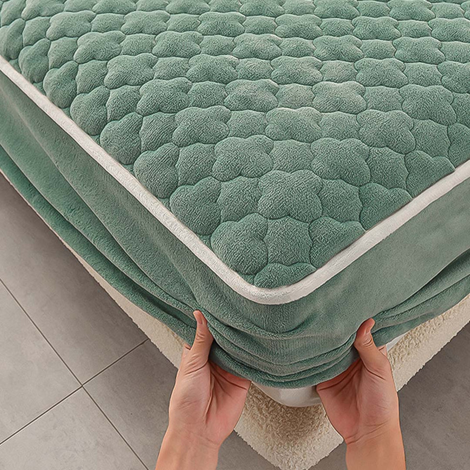 SOGA 2X Green 183cm Wide Mattress Cover Thick Quilted Fleece Stretchable Clover Design Bed Spread Sheet Protector with Pillow Covers