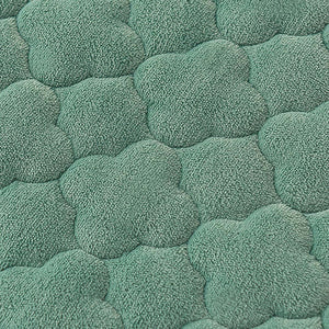 SOGA Green 183cm Wide Mattress Cover Thick Quilted Fleece Stretchable Clover Design Bed Spread Sheet Protector with Pillow Covers